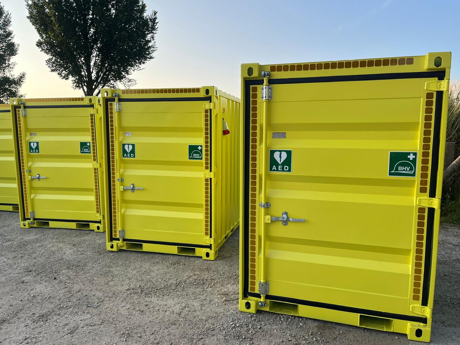 Meerdere Muldi BHV-containers klaar voor levering op locatie